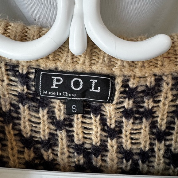 Stylish Black and Cream Women's Sweater - Picture 2 of 4